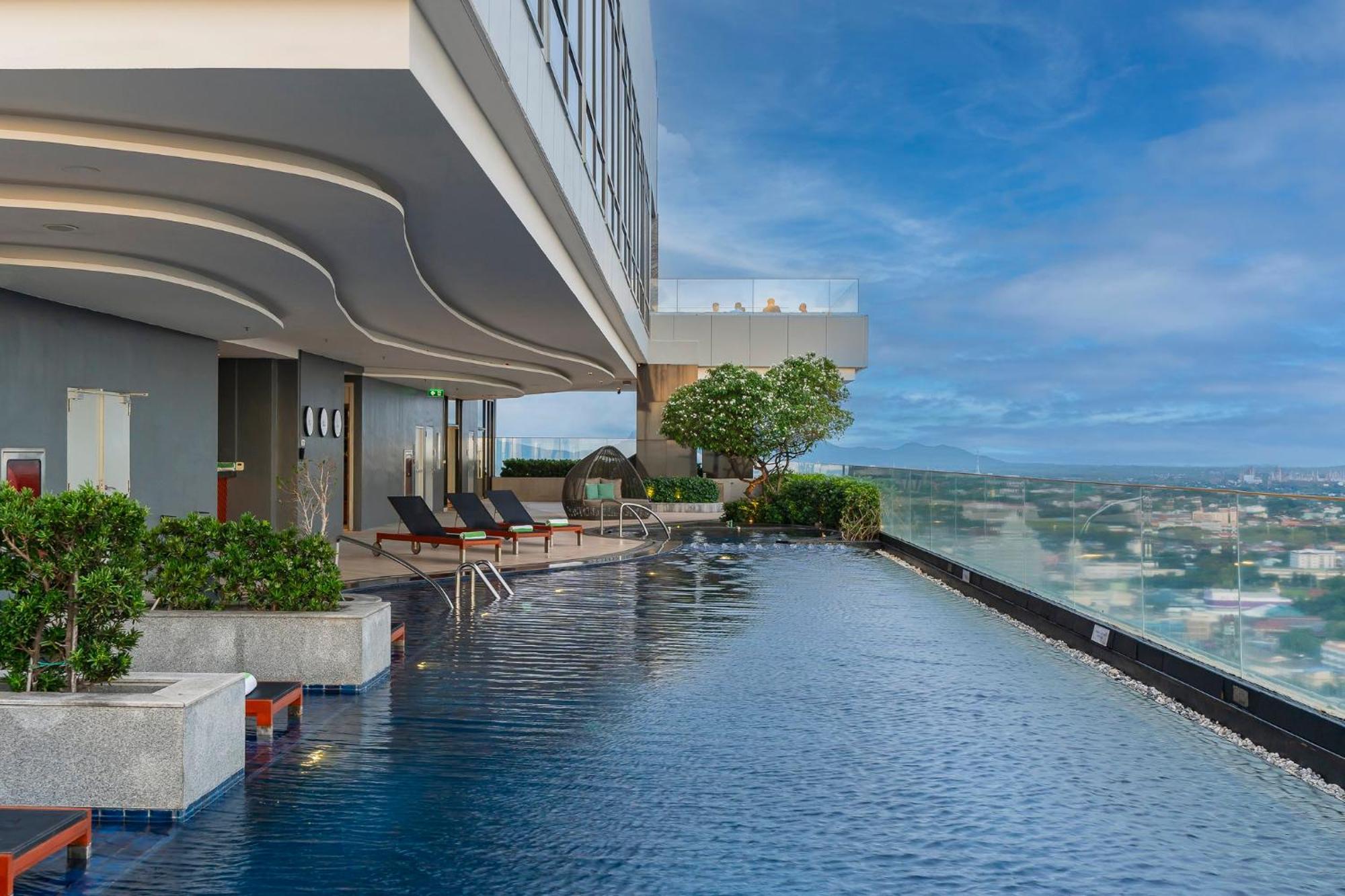 Holiday Inn & Suites Rayong City Centre, An Ihg Hotel Zewnętrze zdjęcie